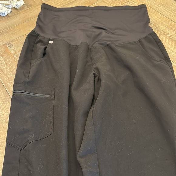 Figs Zamora Maternity Jogger Scrub Pants™ - Picture 8 of 10